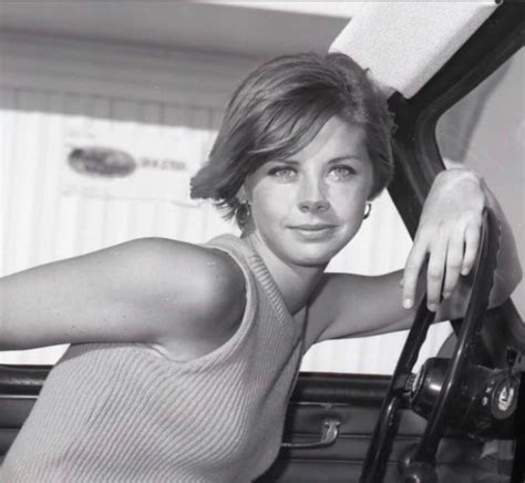 Rare Photos of Jan Smithers’ Modeling Career Before She Was。